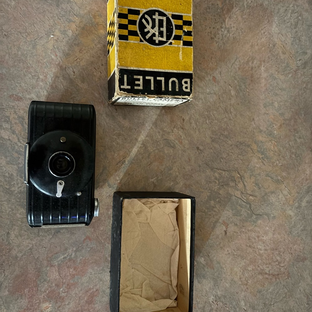 Bullet Vintage Box Camera in Black